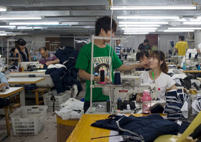 【视频】制衣车间的美女们:单身狗最想去的地方是服装厂?