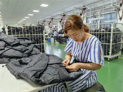 不再去外地打工,"潜江裁缝"家门口就业买上小汽车