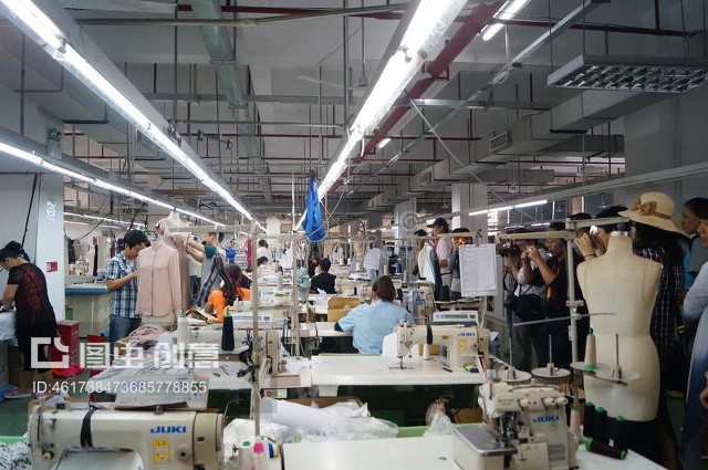 中国深圳:制衣厂车间Shenzhen, China: garment factory workshop