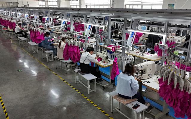 黔西制衣车间 全力以赴赶订单，织就发展新篇章